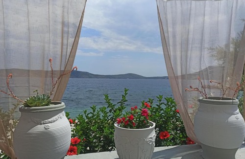 Kalamakia Apartment | Oceanfront Alexandra Studios 2 - Guest Rated 9.6/10