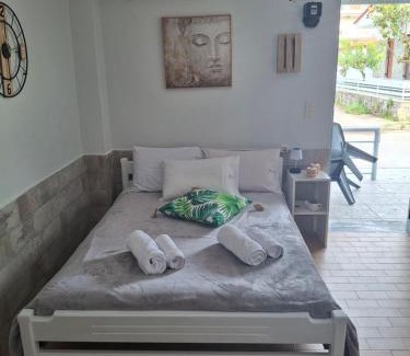 Imathia Region Apartment | Pet-Friendly Alexandra Studios with Ocean View & Breakfast