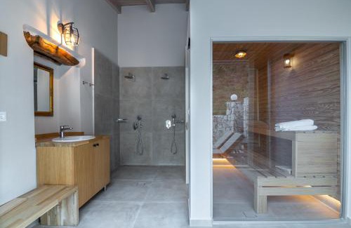 Bapiolos Villa | Experience Alexandras's Mansion - Oceanfront Retreat Awaits