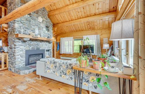 Alexandria House | Relaxing Alexandria Cabin with Patio, Grill & Family-Friendly Spa