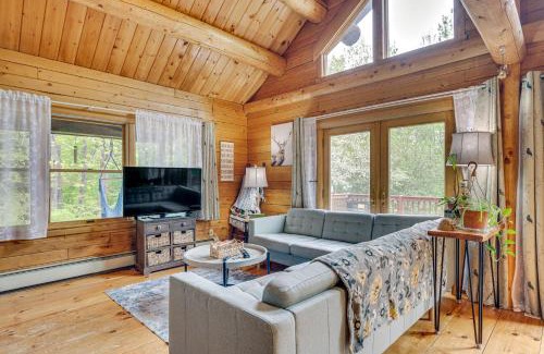 Alexandria House | Relaxing Alexandria Cabin with Patio, Grill & Family-Friendly Spa