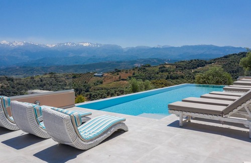 Bapiolos House | Alexinia's house for 8,Quiet,pool,Incredible view