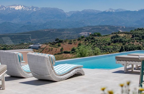 Bapiolos House | Alexinia's house for 8,Quiet,pool,Incredible view