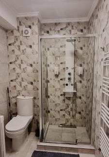 Predeal Apartment | Top-Rated Alexys Residence: Family-Friendly Retreat in Predeal