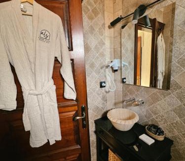 Hacımemis Hotel | Stylish Aleysim Alaçatı: Oceanfront Retreat with Pool