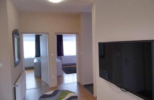 Sarvar Apartment | Alfa Apartman: Highly Rated Family-Friendly Retreat