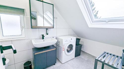 Stuttgart Apartment | Cozy ALFA Stuttgart: 3BR with Netflix & Family-Friendly Fun