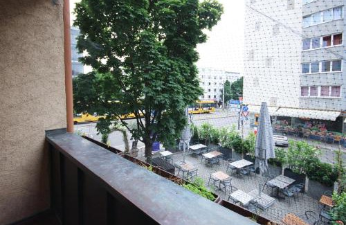 Neue Vorstadt Apartment | Discover ALFA Stuttgart City: Perfect Location with Netflix