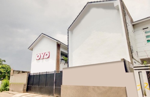 Medan Hotel | Family-Friendly Alfalah Residence Syariah Mitra RedDoorz