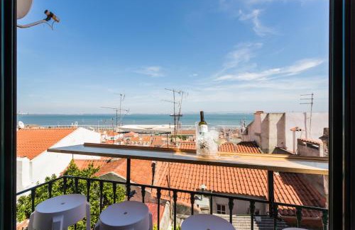 Santa Maria Maior Apartment | Alfama Vintage Studio Apartment with River View & Pet Friendly