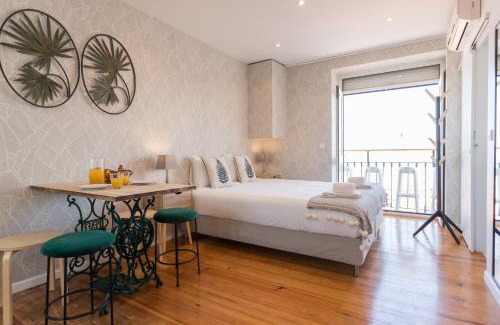 Santa Maria Maior Apartment | Alfama Vintage Studio Apartment with River View & Pet Friendly