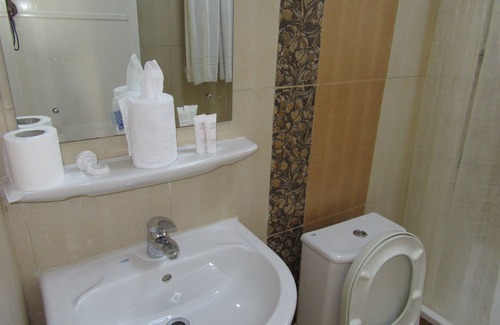 Al Ghubrah Ash Shamaliyyah Hotel | Discover Alferdous Hotel Apartments with Family-Friendly Amenities