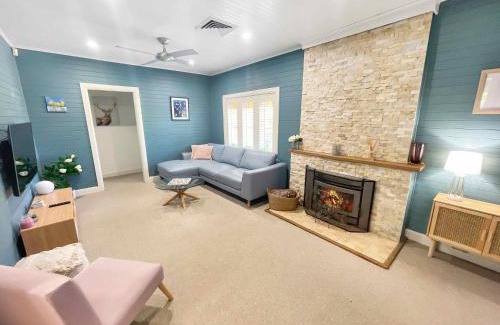 Nulkaba House | Discover Alfie's Place: Pet-Friendly Oasis with Pool