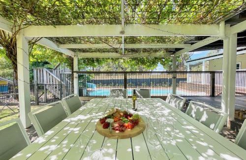 Nulkaba House | Discover Alfie's Place: Pet-Friendly Oasis with Pool