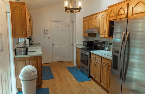 Moneta House | Unwind at Alfords Getaway: Master Suites & Lake Views