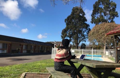 Alfredton Hotel | Comfortable Stay at Alfred Motor Inn with Pool & Breakfast