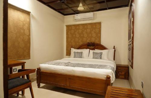 Fort Kochi Hotel | Discover Alfred Place: Pet-Friendly Stay with Pool & Dining