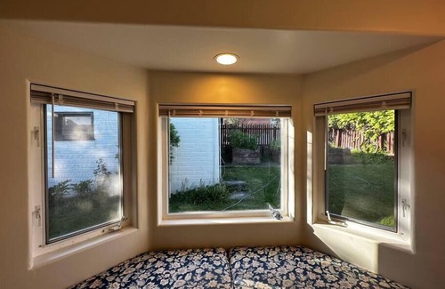 Chehalis House | Cozy Alfred St Air BNB with Ocean View & Family Amenities