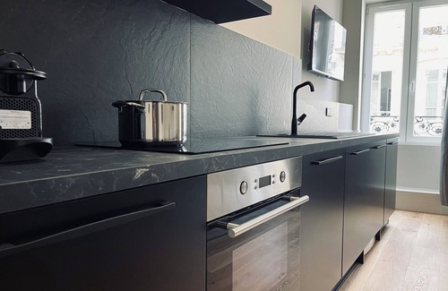 Dijon Centre Ville Apartment | Alfred Suites: Family-Friendly Stay with Breakfast Included