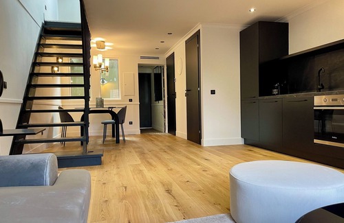 Dijon Centre Ville Apartment | Alfred Suites: Family-Friendly Stay with Breakfast Included