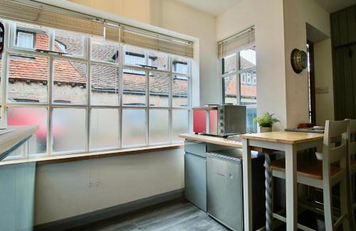 Alfriston Apartment | Pet-Friendly Alfriston Lodge: Family Retreat Awaits You