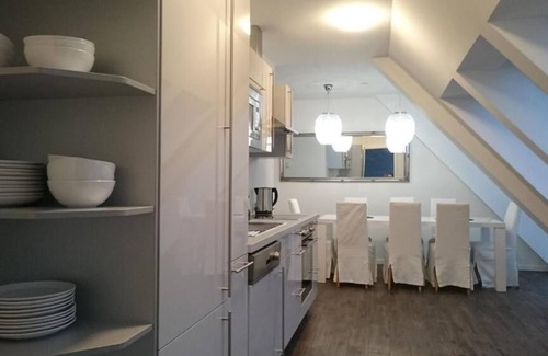 Funfhaus Apartment | Cozy Alga Apartments Near Westbahnhof with Breakfast Included