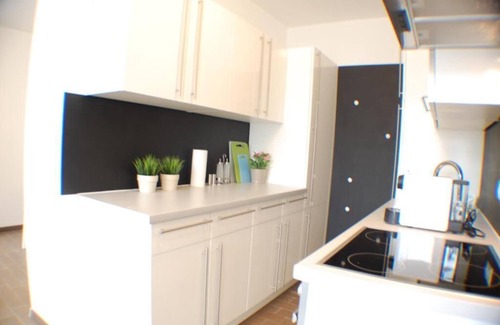 Funfhaus Apartment | Cozy Alga Apartments Near Westbahnhof with Breakfast Included