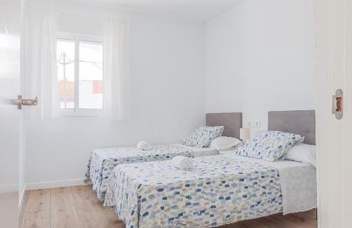 La Algaba Apartment | Discover Algaba Severo Ochoa: Family-Friendly Retreat