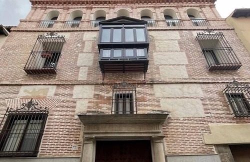 Toledo City Center Apartment | Relax at Algaba Toledo Center with Pool & Family-Friendly Amenities