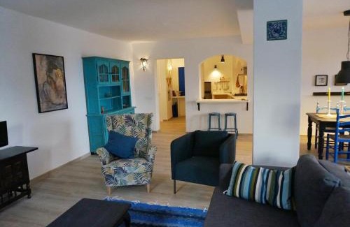 Almunecar Villa | Algarrobo Azul: Family-Friendly Retreat with Pool & Kitchen