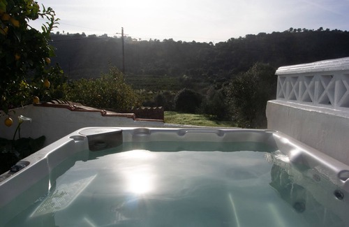 Silves House | Algarve Oasis: Pool, Spa & Ocean Views for Your Retreat