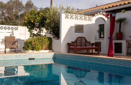 Silves House | Algarve Oasis: Pool, Spa & Ocean Views for Your Retreat