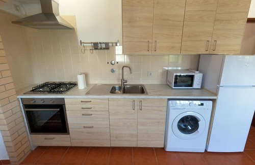 Sao Bras de Alportel Apartment | Renovated Algarve Apartment with Balcony in S. Brás de Alportel