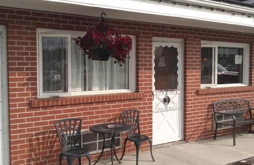 Algoma District Hotel | Pet-Friendly Haven at Algoma Motel with Great Ratings