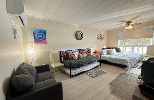 Highlands East Apartment | Welcoming Janis Cottage: Oceanfront Stay for 6-8 Guests