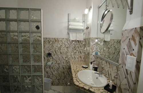 Centro Havana Hotel | Discover Alhabana: Spa Bliss and Family-Friendly Stays