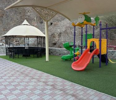 Hatta House | Discover Alhara Lodge: Family-Friendly with Pool & High Ratings