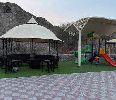 Hatta House | Discover Alhara Lodge: Family-Friendly with Pool & High Ratings