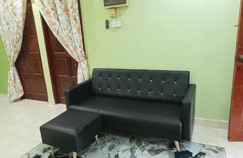 Kampung Sungai Terjun House | Family-Friendly Ali Homestay in Bukit Kuang - Rated 9.3