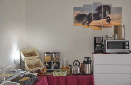 Pisa House | Relax at Aliante B&B with Pool, Ocean View & Breakfast