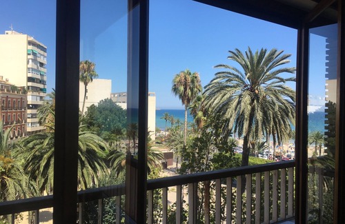 Alicante City Centre Apartment | Seaview Apartment with Spa & Oceanfront Access in Alicante
