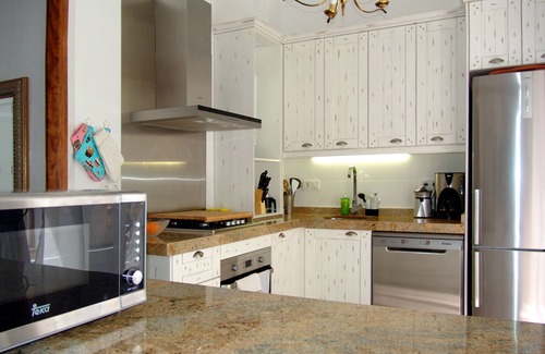 Alicante City Centre Apartment | Beachside Apartment in Alicante - Rated 10/10 with Spa