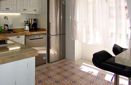 Alicante City Centre Apartment | Beachside Apartment in Alicante - Rated 10/10 with Spa