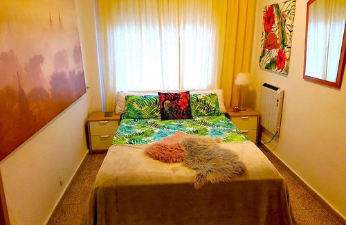 Raval Roig Apartment | Explore Alicante Central Apartment with Private Beach Access