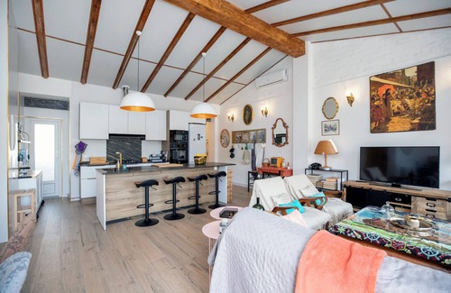 Alicante Apartment | Prime Alicante Penthouse with Ocean View & Spa Amenities