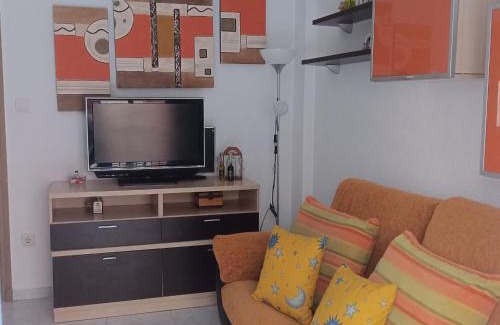 Alicante House | Budget-Friendly Oasis Room in Alicante - Family & Pet Friendly