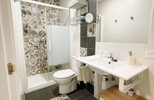 Alicante City Centre House | Relaxing Alicante San Nicolás with Ocean View & Spa Access