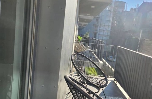 Palace District Apartment | Convenient Alice Central Apartment with Breakfast & Kitchen