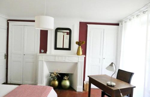 Lectoure Bed & Breakfast | Stellar Retreat at Alice & Jeanne - Family-Friendly Stay