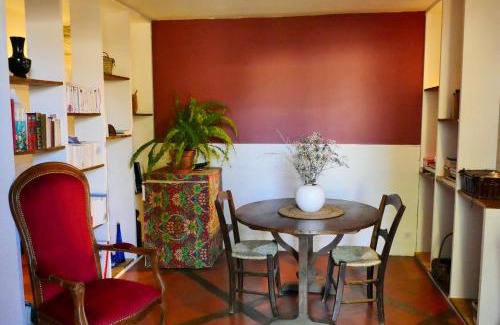 Lectoure Bed & Breakfast | Stellar Retreat at Alice & Jeanne - Family-Friendly Stay